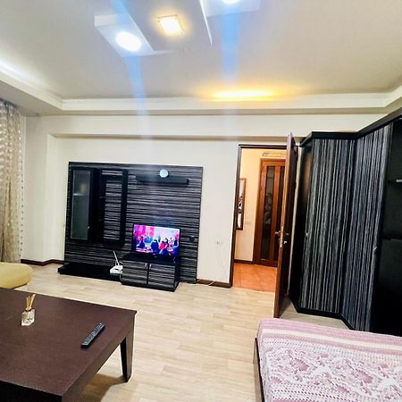 City Center Chic Living Stylish Studio Apartment + Open Balcony, Tumanyan Street Yerevan Exterior photo