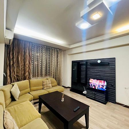 City Center Chic Living Stylish Studio Apartment + Open Balcony, Tumanyan Street Yerevan Exterior photo