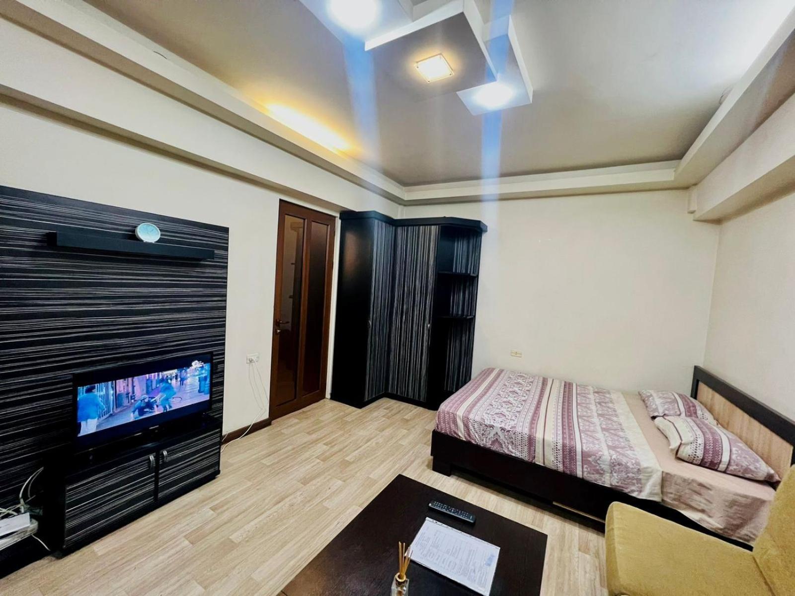 City Center Chic Living Stylish Studio Apartment + Open Balcony, Tumanyan Street Yerevan Exterior photo